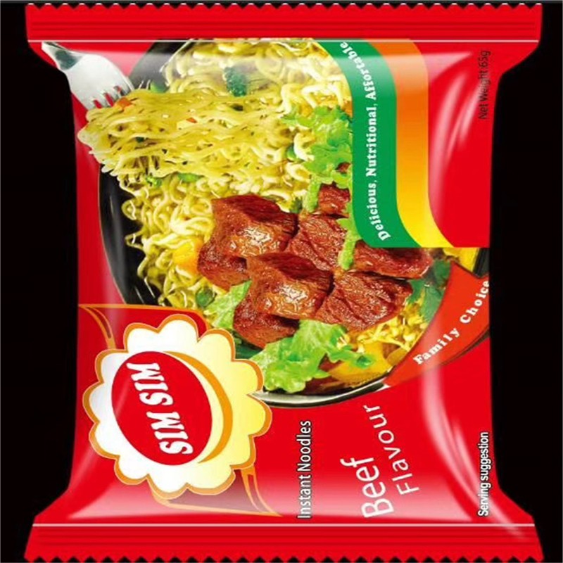 Gebratenes Rindfleisch, Hühnchen, scharfe Instantnudeln