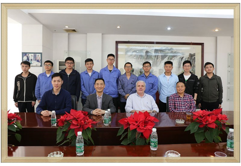 스위스 독주 회장, 강한 금속 방문