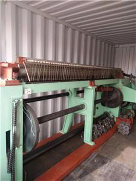 Reverse hexagonal wire mesh machine was loaded into contationer