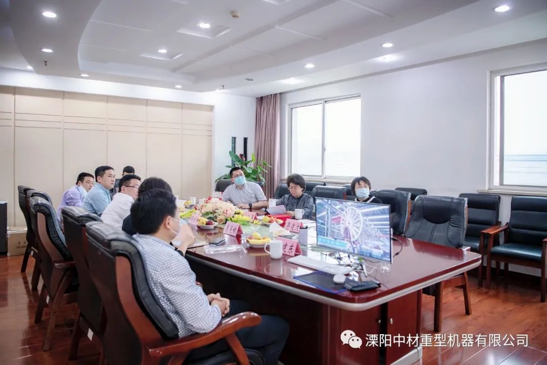 Директор постоянного Комитета Национального Народного Конгресса посетил Sinoma-Liyang.