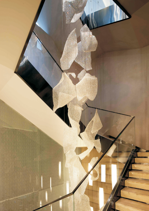 Китай Длинные винтовые лестницы Осветительные приборы Хрустальные люстры одеяла для гостиницы, производитель