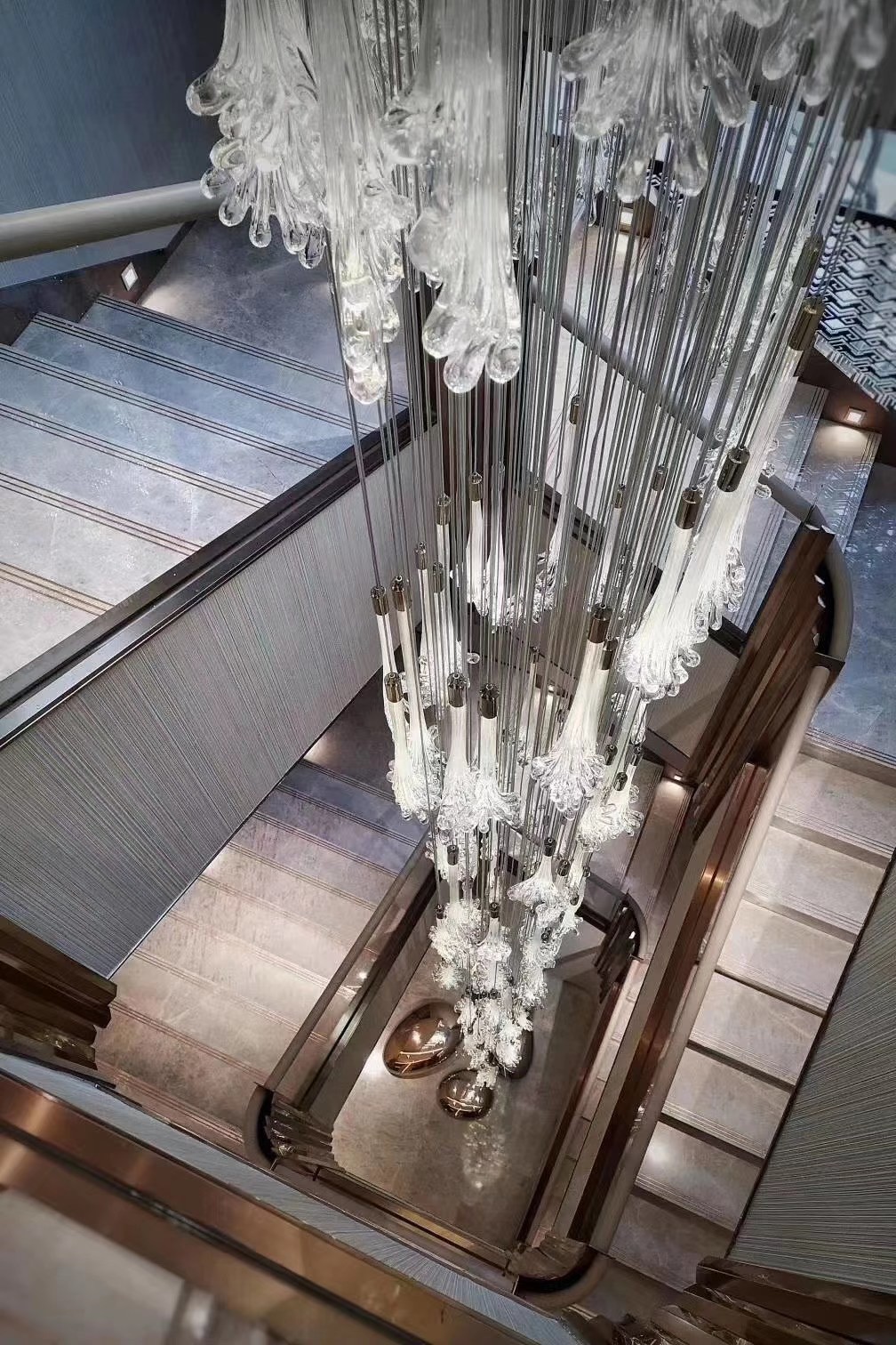 Китай Винтовые лестницы Светильники из художественного стекла подвесные люстры для гостиничного проекта Украшение, производитель