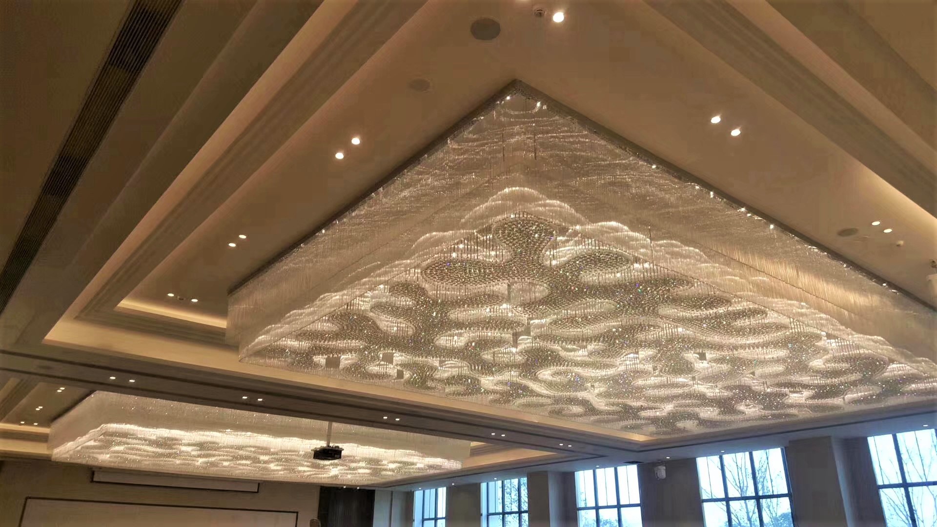 Crystal chandeliers indoor decorative Contemporary Chandeliers For Banquet