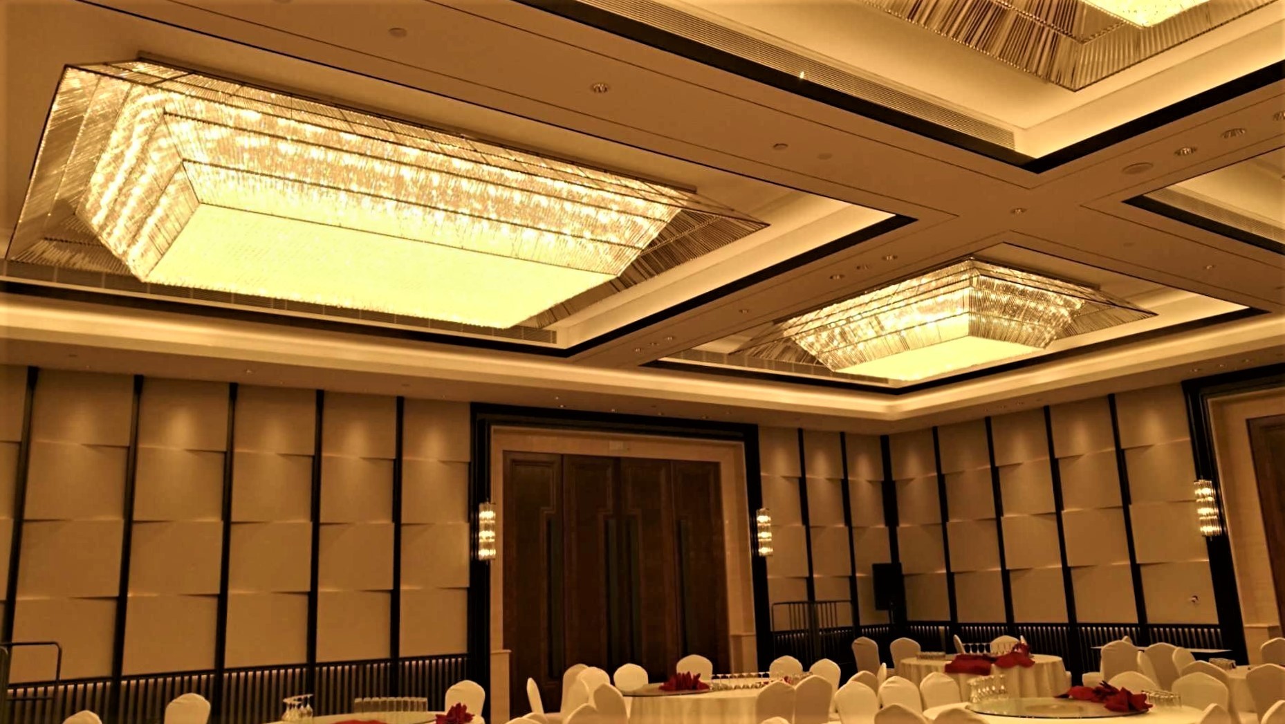 Luxury crystal Chandeliers rectangular shape decorative for Hotel ballroom