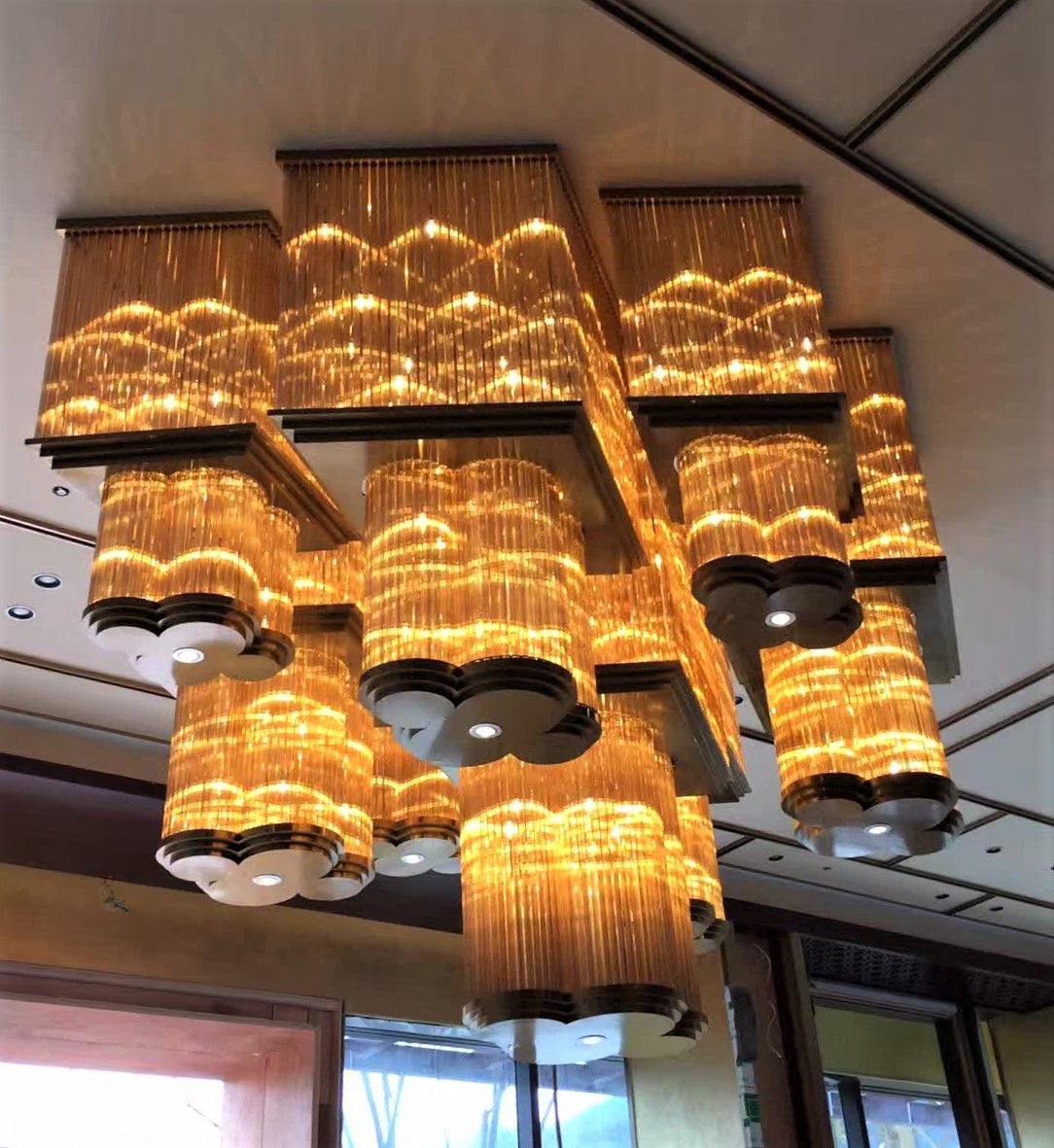 Китай Роскошные кристаллические люстры дизайна цветка приспособлений освещения крытые для гостиницы, производитель