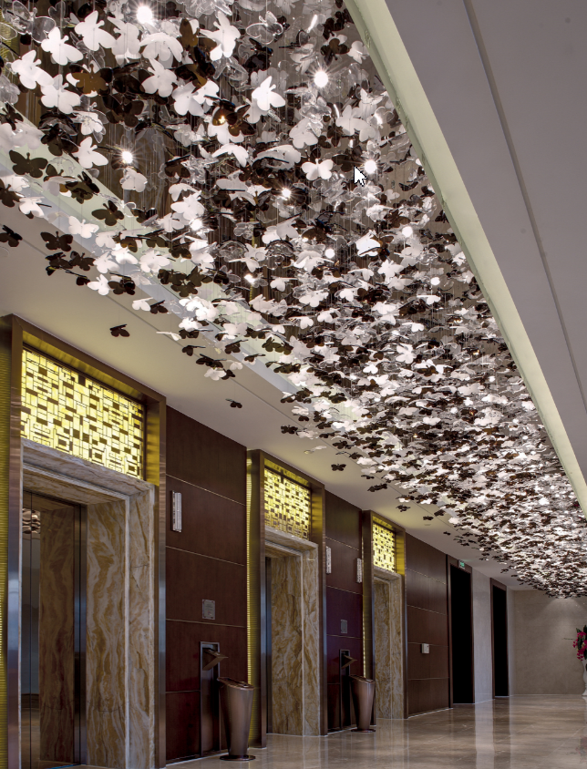 Китай Акриловые бабочки подвесные большие коридорные декоративные люстры для внутреннего проекта, производитель