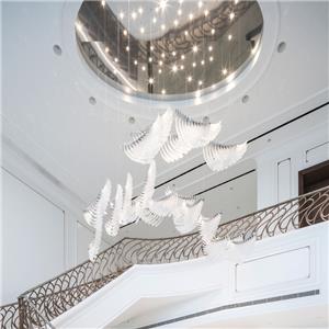 Le verre d'art ailes longs lustres d'escaliers décoratifs d'intérieur pour l'hôtel