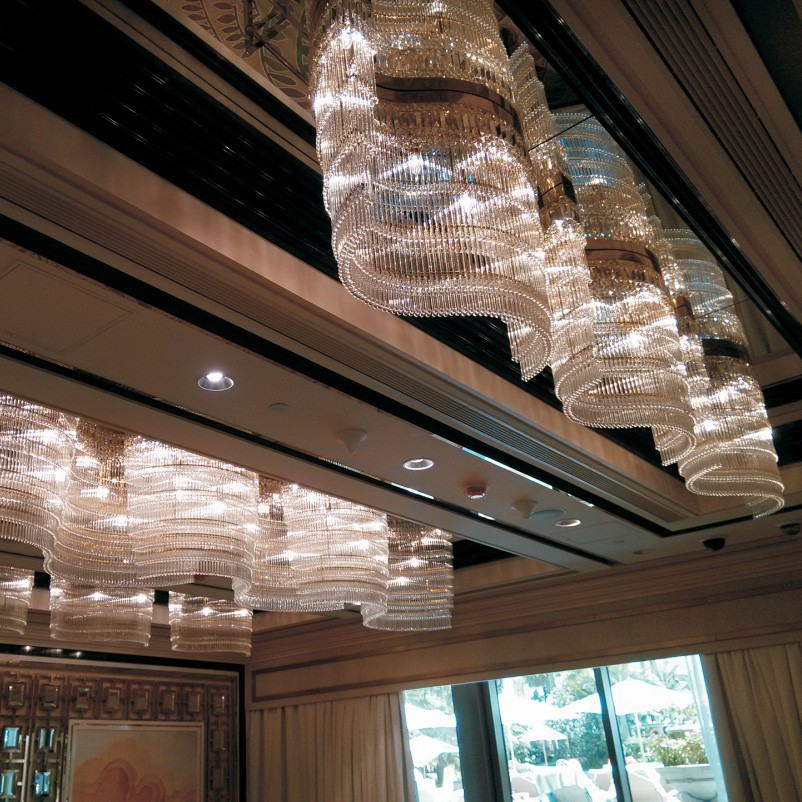 Verdraaide ontwerp decoratieve kristallen kroonluchter Verlichtingsarmaturen voor hotelgang