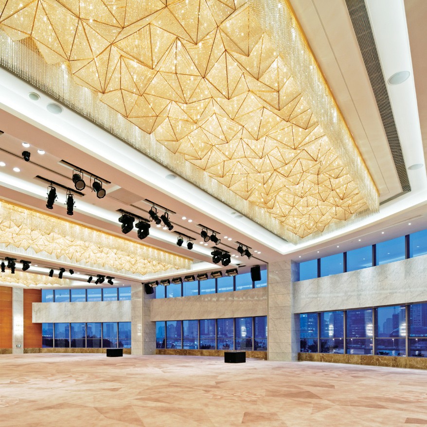Китай Хрустальные люстры для бальных залов с художественным дизайном для внутренней отделки, производитель