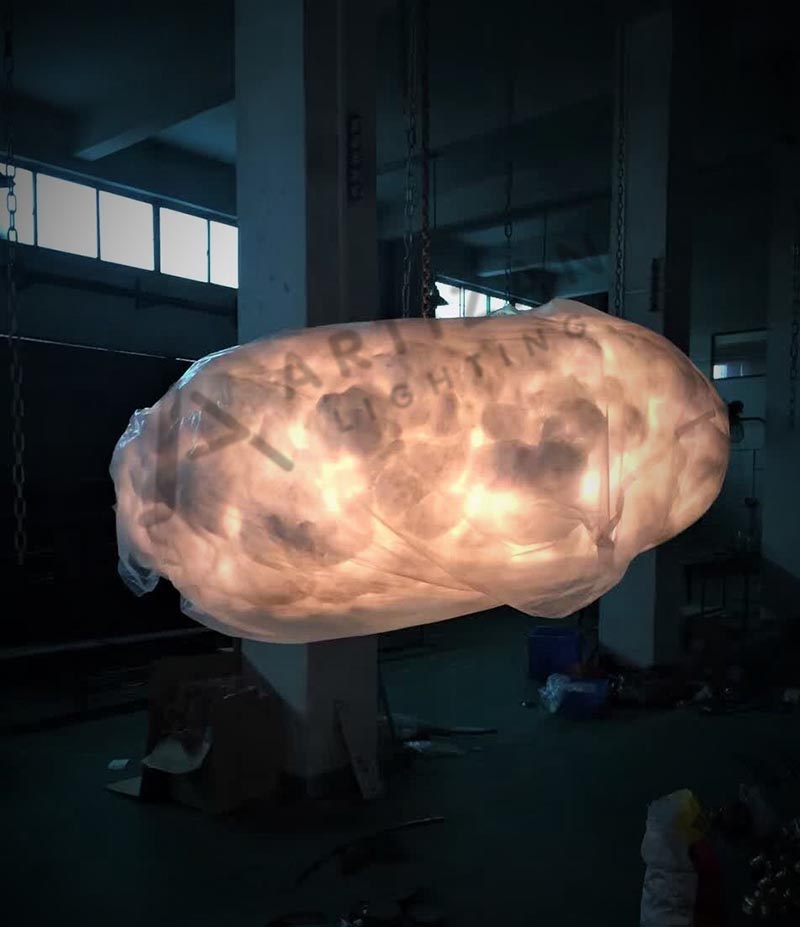 Lustres criativos em forma de nuvem