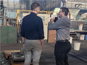 Clienții britanici au vizitat fabrica noastră pentru a aprofunda cooperarea internațională