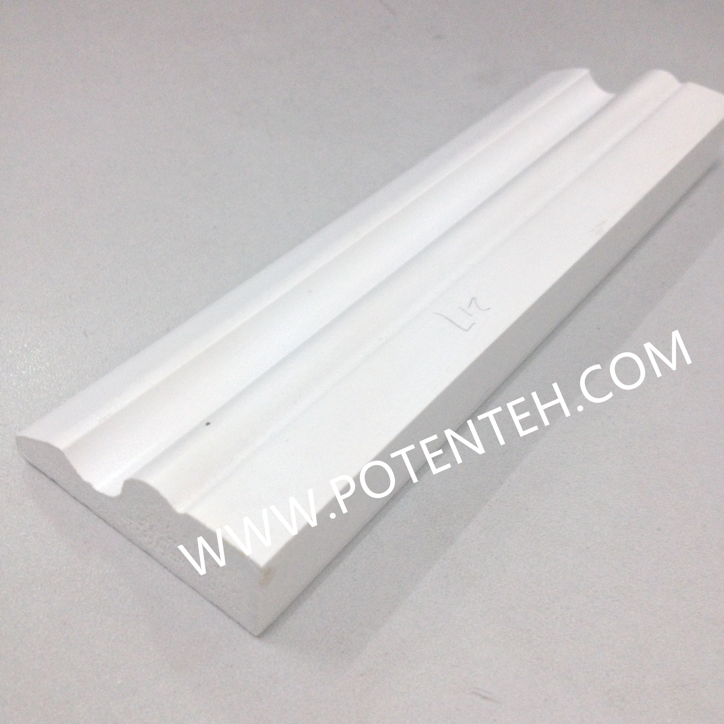Waterproof Glossy Surface PVC Base Cap Moulding For House Decoration