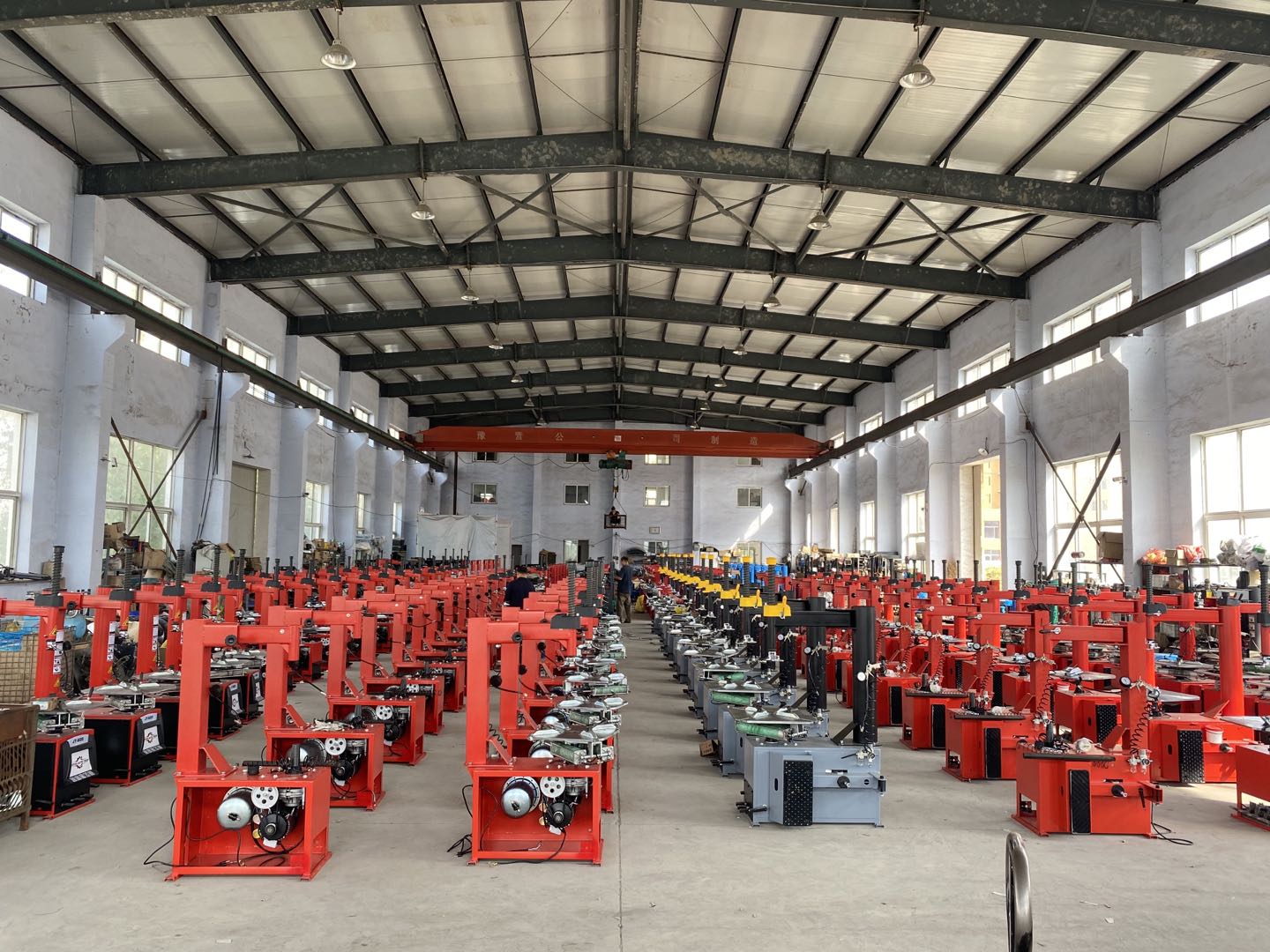 Autohebebühne, Reifenmontiermaschine alle allgemeinen Materialkosten erhöhen die Versandkosten sinken