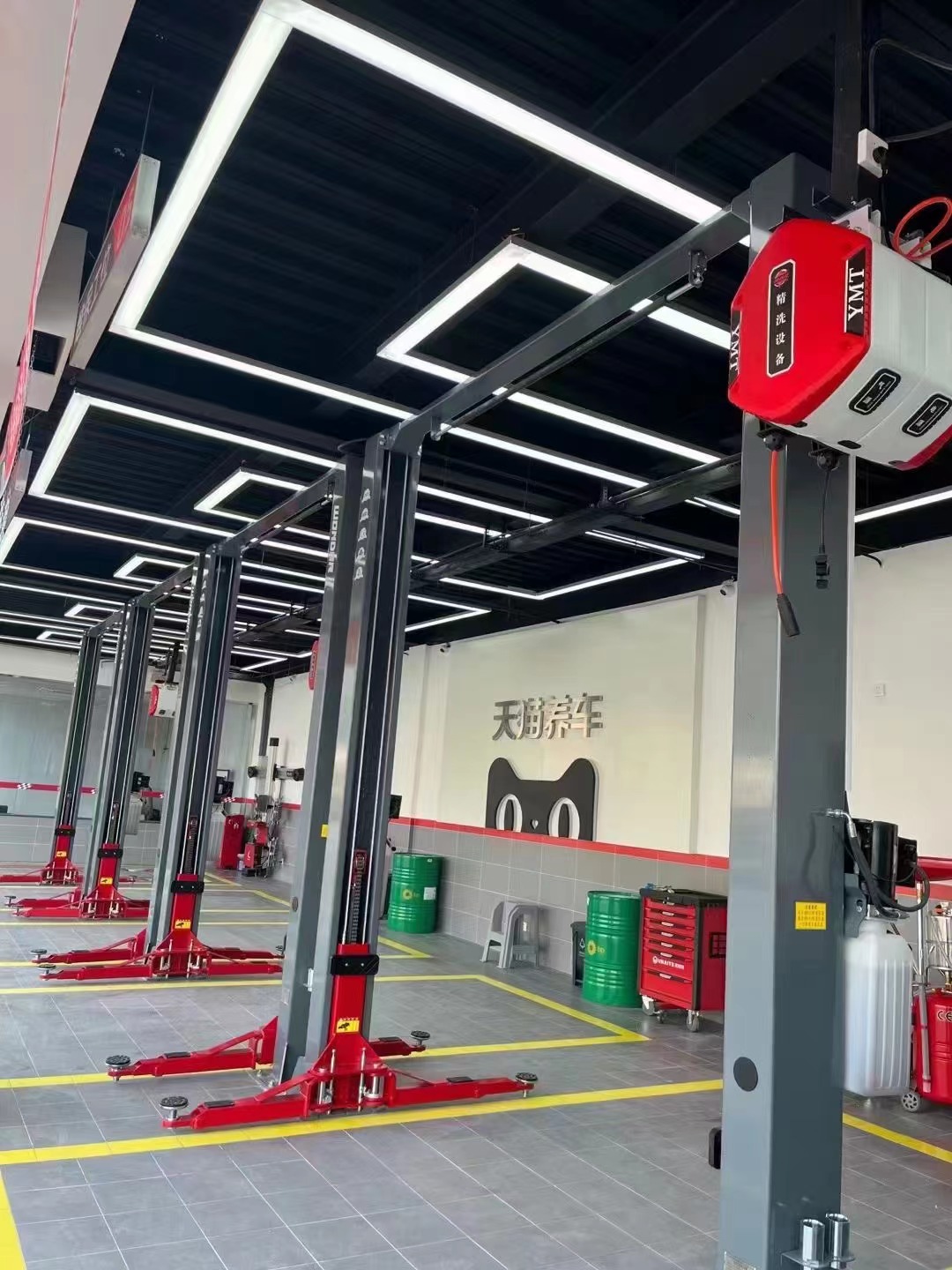 Autolift installeren voor lokale marktklant