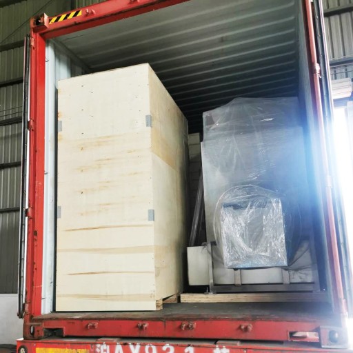 Konteynere yüklenen makineler