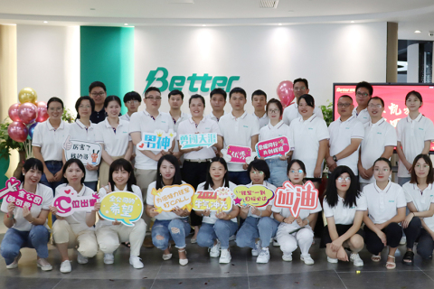 Better Company a organisé une fête pour accueillir les collègues « héros » qui reviennent avec les honneurs