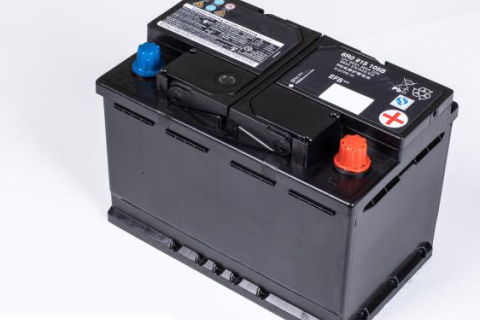 Les méthodes d'utilisation et d'entretien correctes sont très utiles pour prolonger la durée de vie des batteries au plomb.