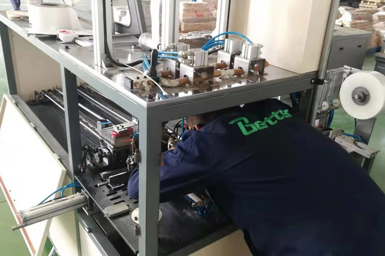 Şirketimiz, proje yönetim ekibini ve teknik ekibini çok sayıda müşteriye hizmet vermek üzere 