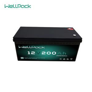 Comment optimiser l'utilisation d'une batterie lithium 12V 200Ah dans un système solaire domestique ?
