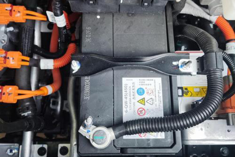 Quelles sont les raisons de la décharge et de l'échauffement de la batterie ?