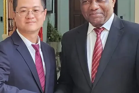 赞比亚总统Hakainde Hichilema阁下点赞厦门倍特立海外子公司“艾瑞新能源” 肯定其本土化运营与社会贡献
