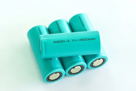 Faut-il conserver les piles au réfrigérateur en 2025 ?