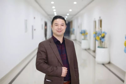 Regrese a su ciudad natal con el corazón en la boca