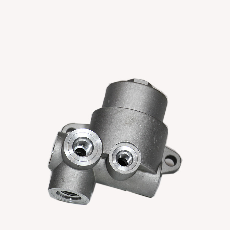 Oil Filter Head Sk200-6 Fuel Filter Head Base for Excavator Engine Parts Sk200-6 Oil Filter Head Fuel Seat