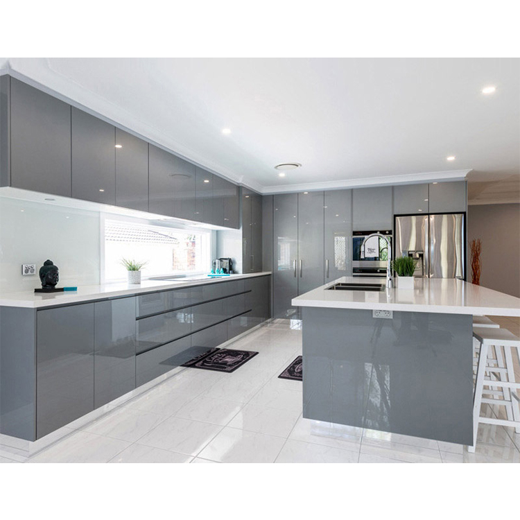 Design de armário de cozinha moderno com acabamento de alto brilho na cor cinza