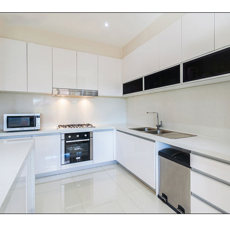 مشروع شقة في سيدني ، أستراليا - خزائن مطبخ مطلية بالورنيش الأبيض | هانسي