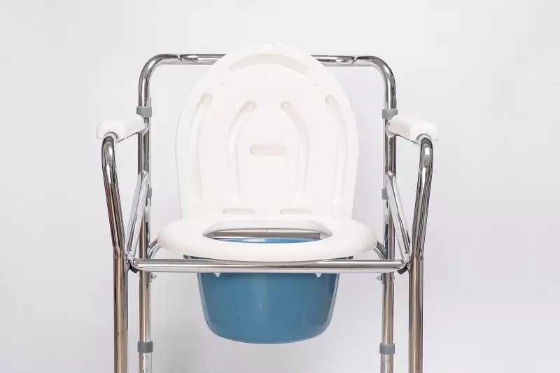3-in-1 Steel Folding Bedside Commode Commode Chair for Toilet is Height Adjustable toilet chair commode