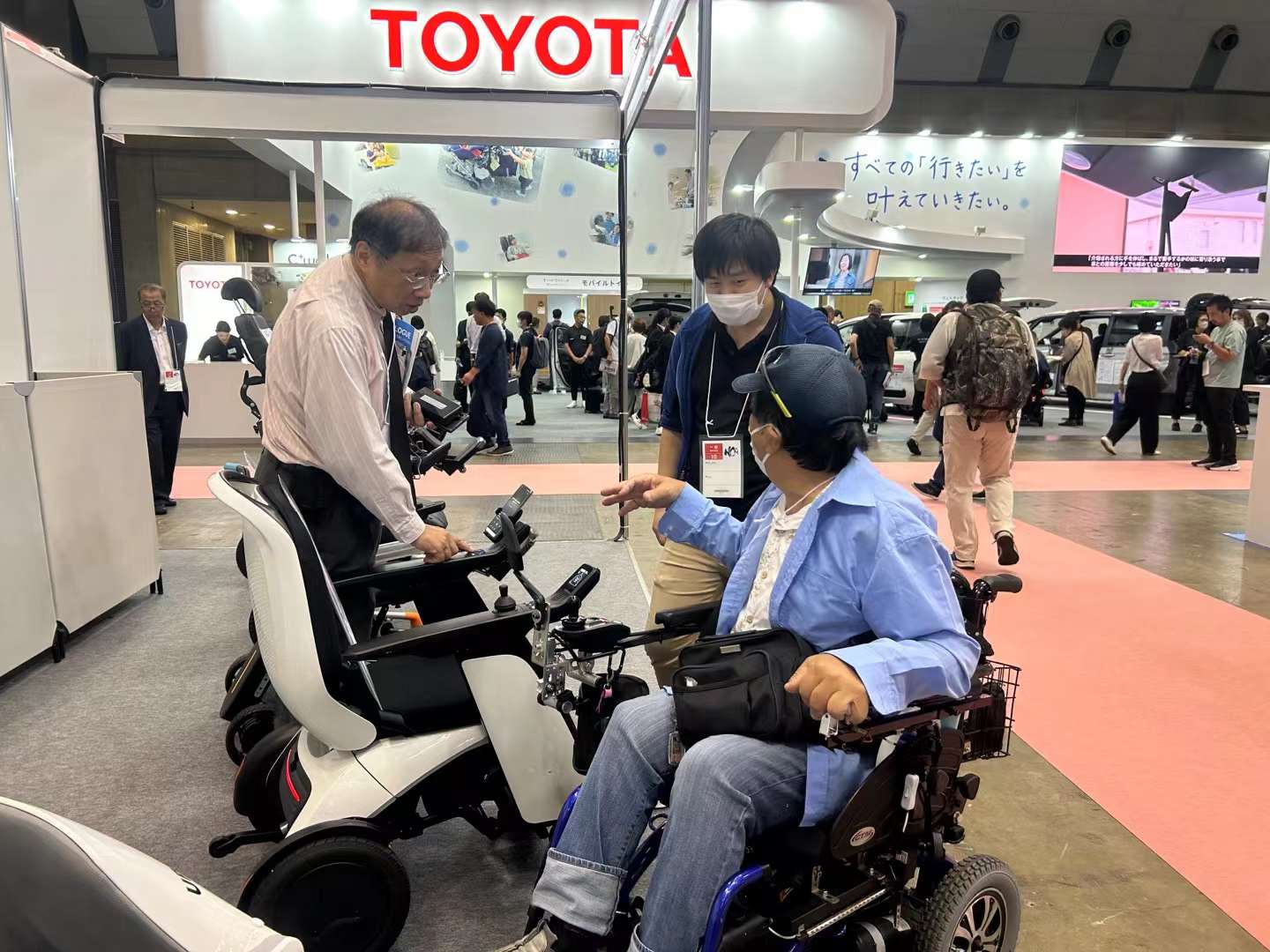 Japanese Users Embrace Dahao's Wheelchairs: A 2024 Tokyo Big Sight Highlight