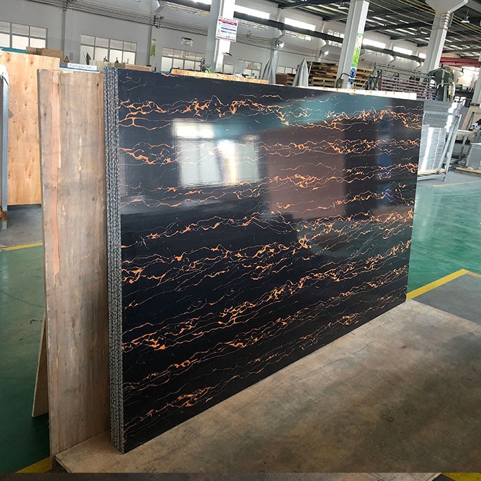 Alu honeycomb wall panel with aluminum extrusion profile