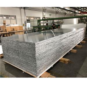 Paneles alveolares de aluminio marino para techos y paredes.