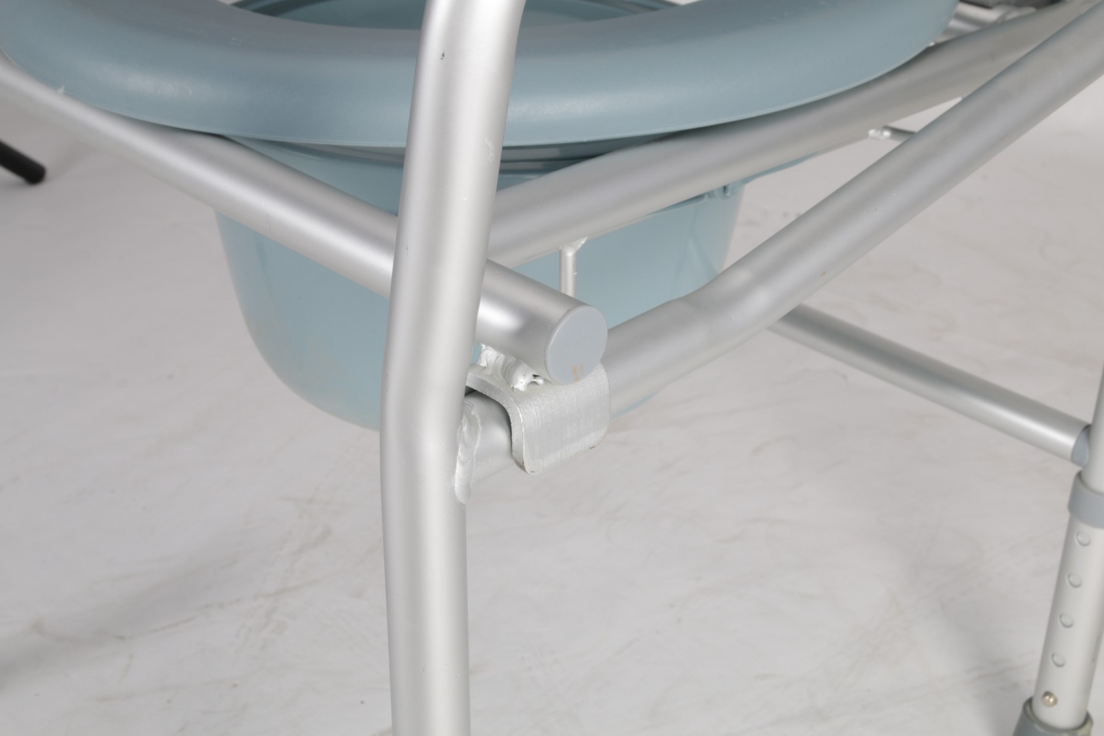 height adjustable commode