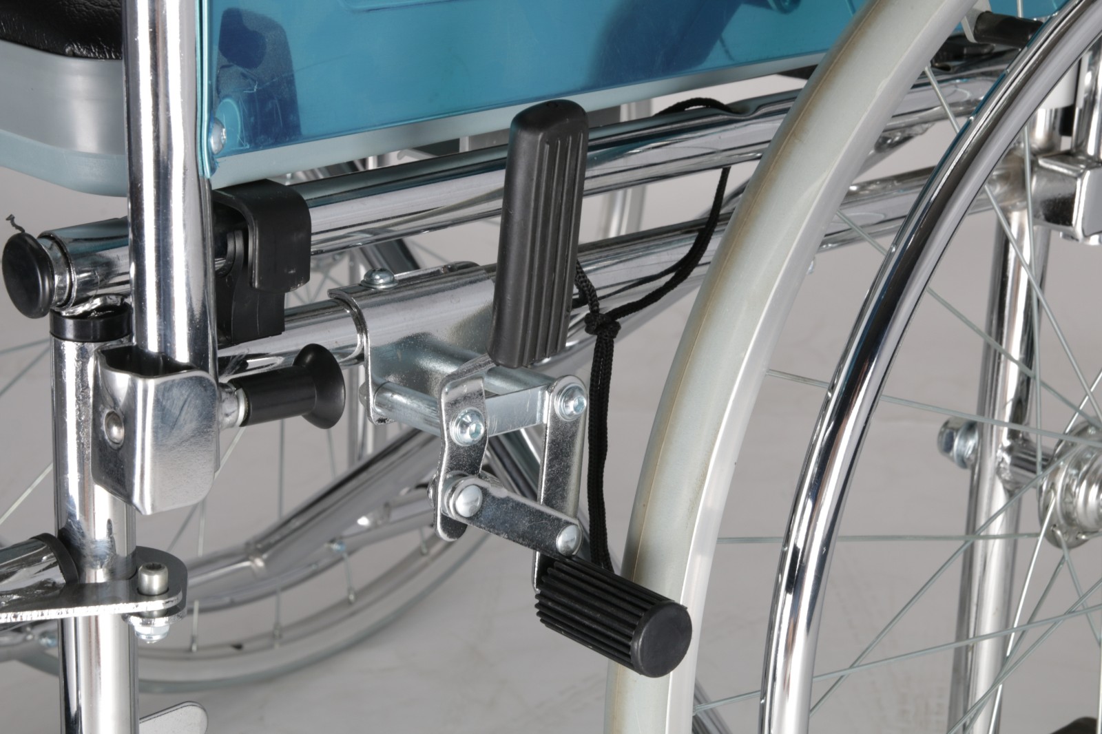 Commode wheelchair with detachable armrest