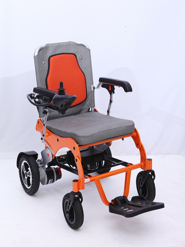 Compact power wheelchair
