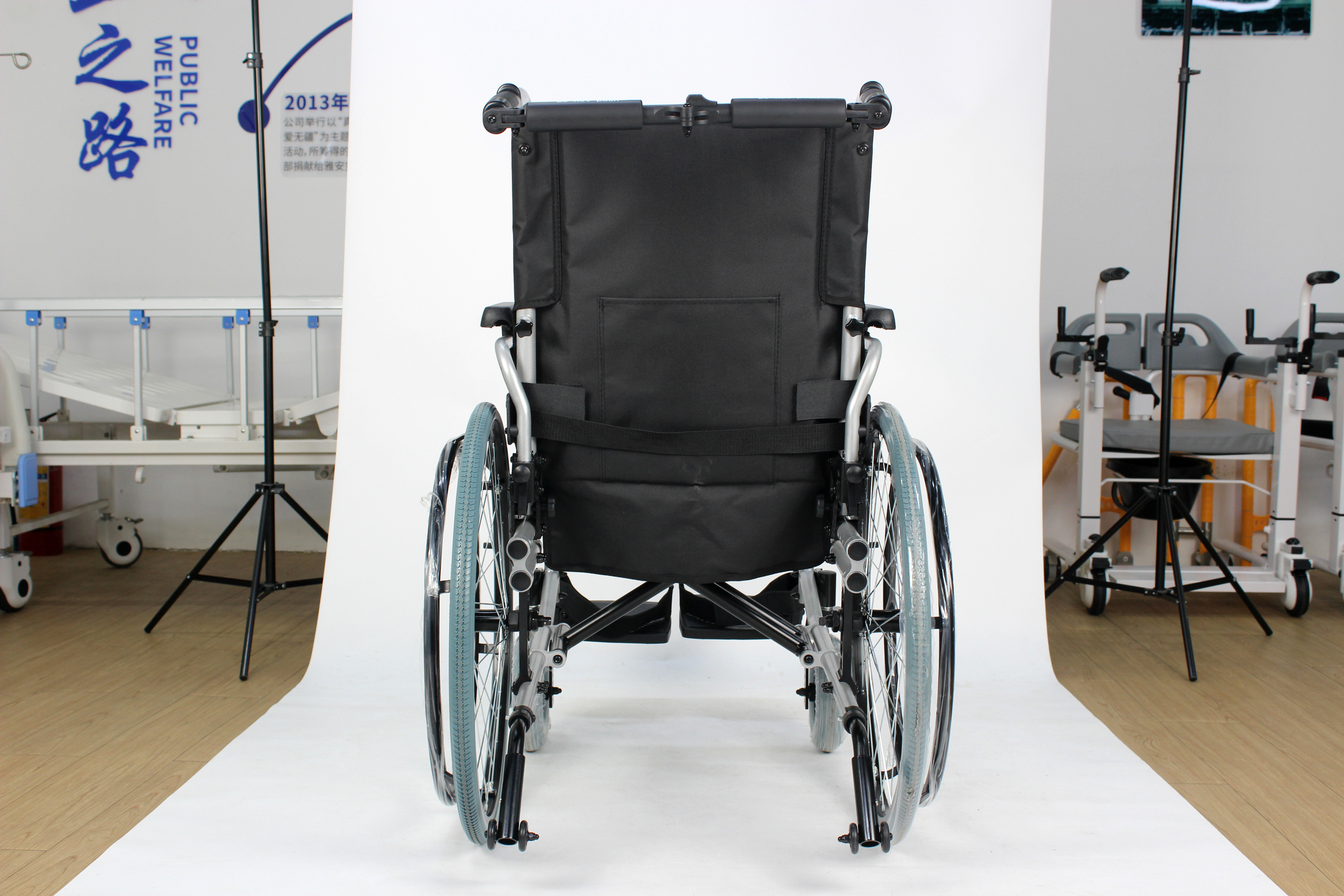 중국 공장 제조 업체 좋은 품질 유럽 스타일의 휠체어 알루미늄 합금 휠체어