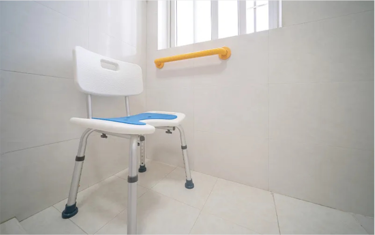 bath chair with arms