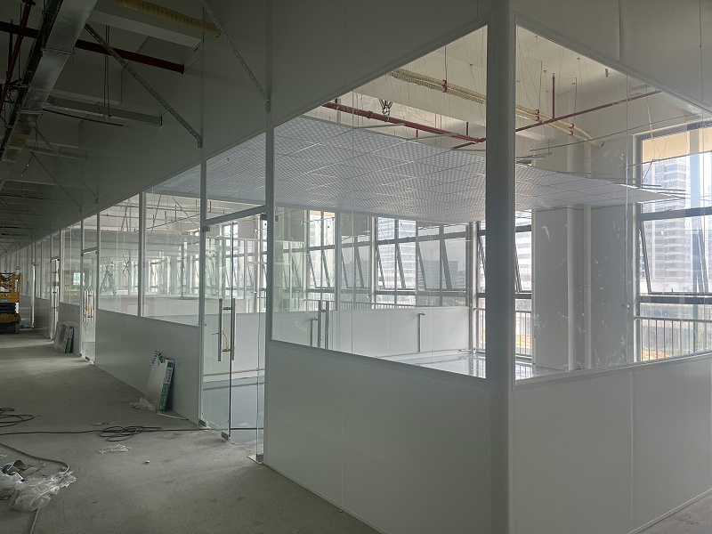 Fire Equipment Cleanroom Project – Magnesium Oxide Panels with Glass Combination Partition Wall