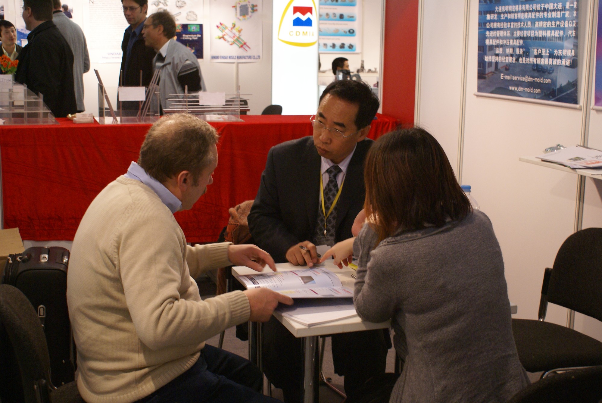 Negotiate with Customers in the Exhibition