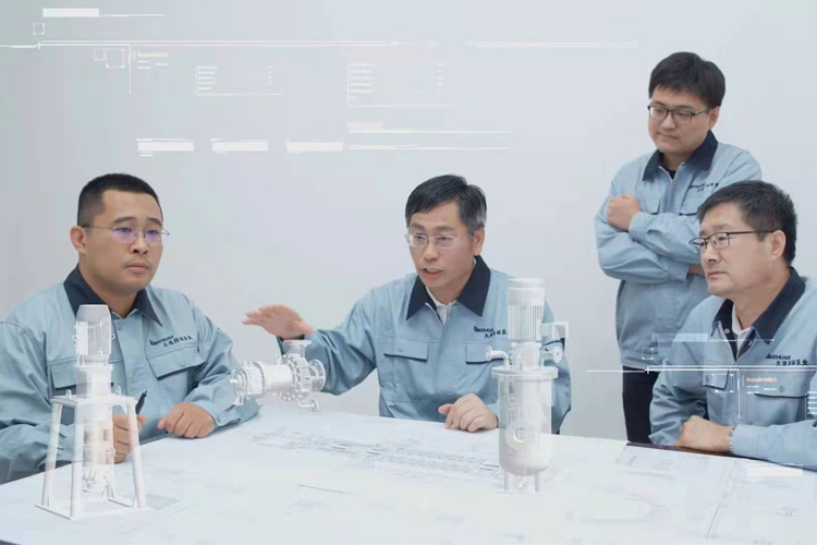 Responsable de los clientes, garantía efectiva de productos y servicios.