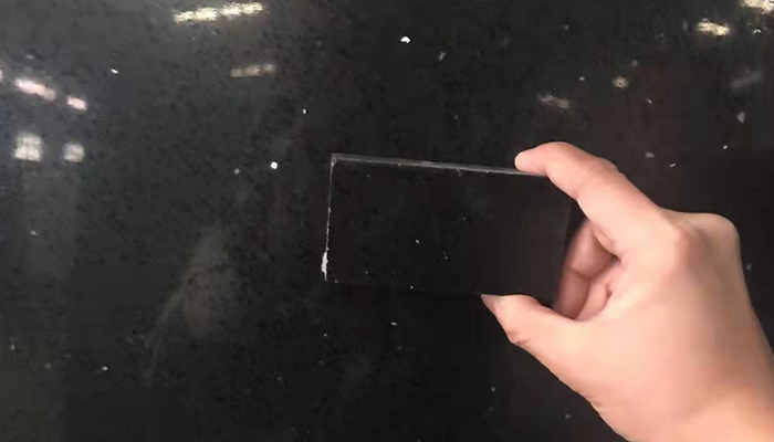 Pourquoi le quartz noircit-il ?