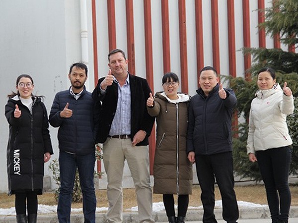 المرة الثالثة التي يزور فيها العملاء في الخارج لايبسون