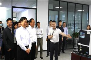 Datuk Bandar Luoyang Liu Wankang mengetuai kumpulan pemerhatian projek utama bandar ini ke Luoyang Modern Biology