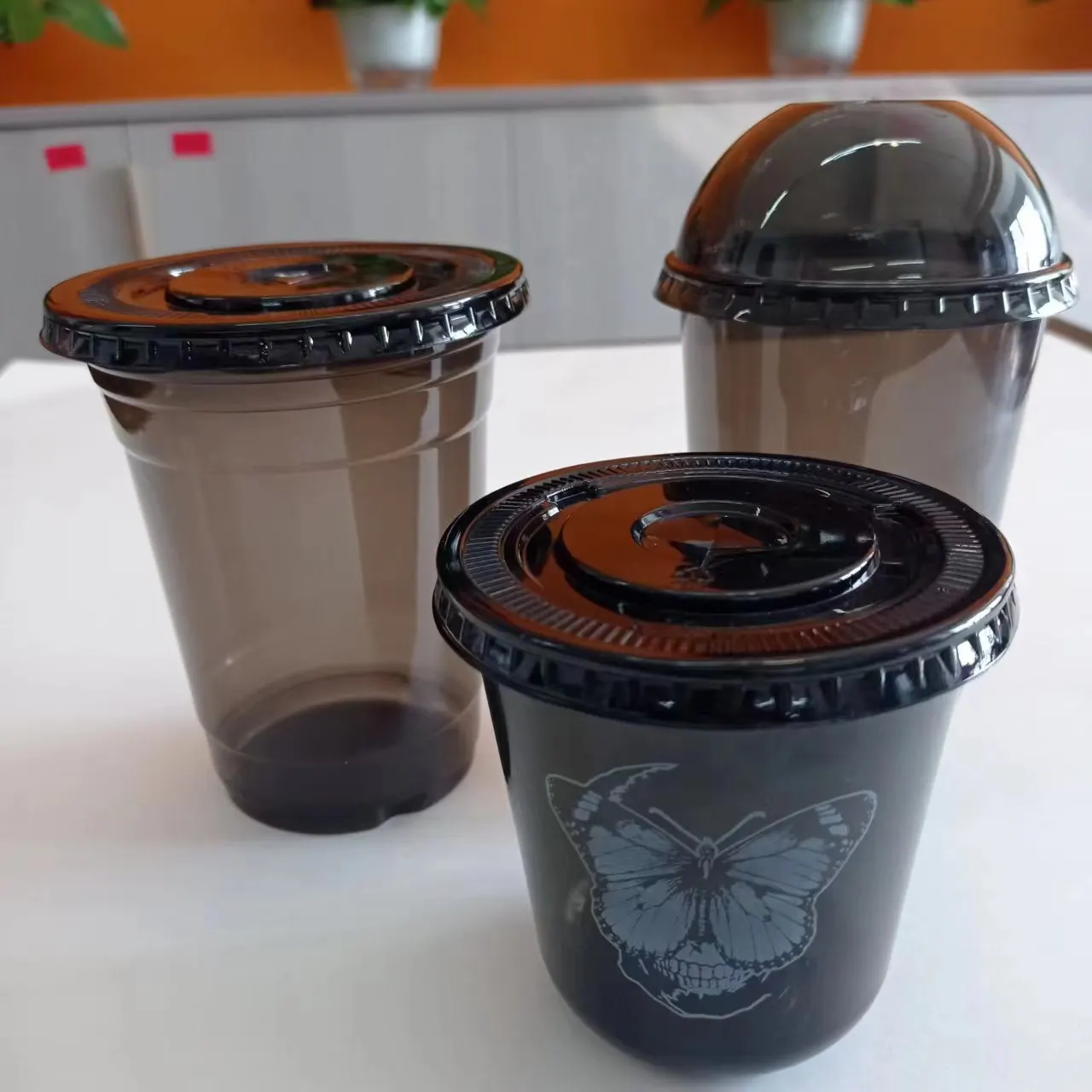 Black U Shape 14oz 400ml Disposable PET Plastic Clear Cup With Lids For Boba Cold Coffee