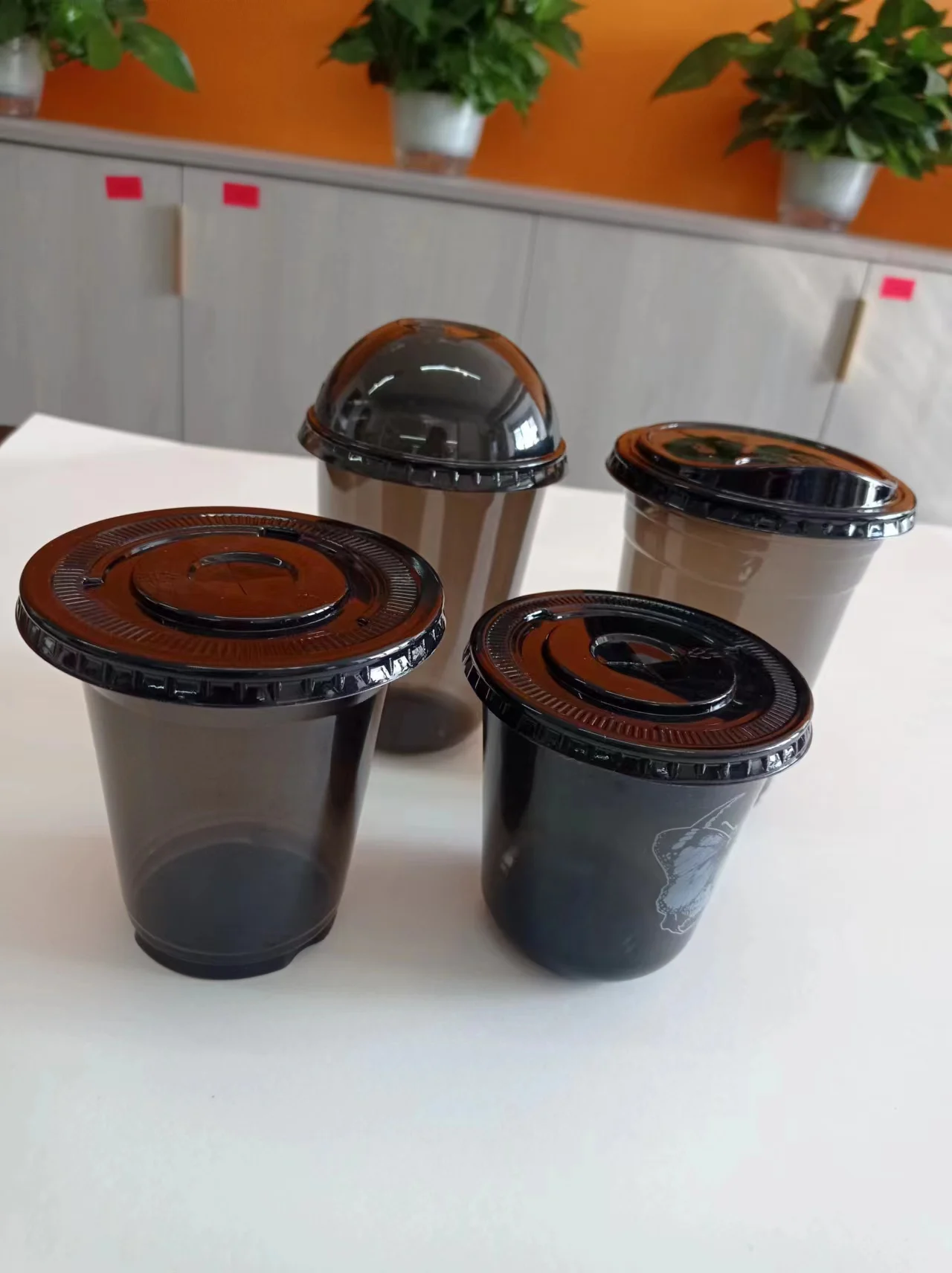 Black U Shape 14oz 400ml Disposable PET Plastic Clear Cup With Lids For Boba Cold Coffee