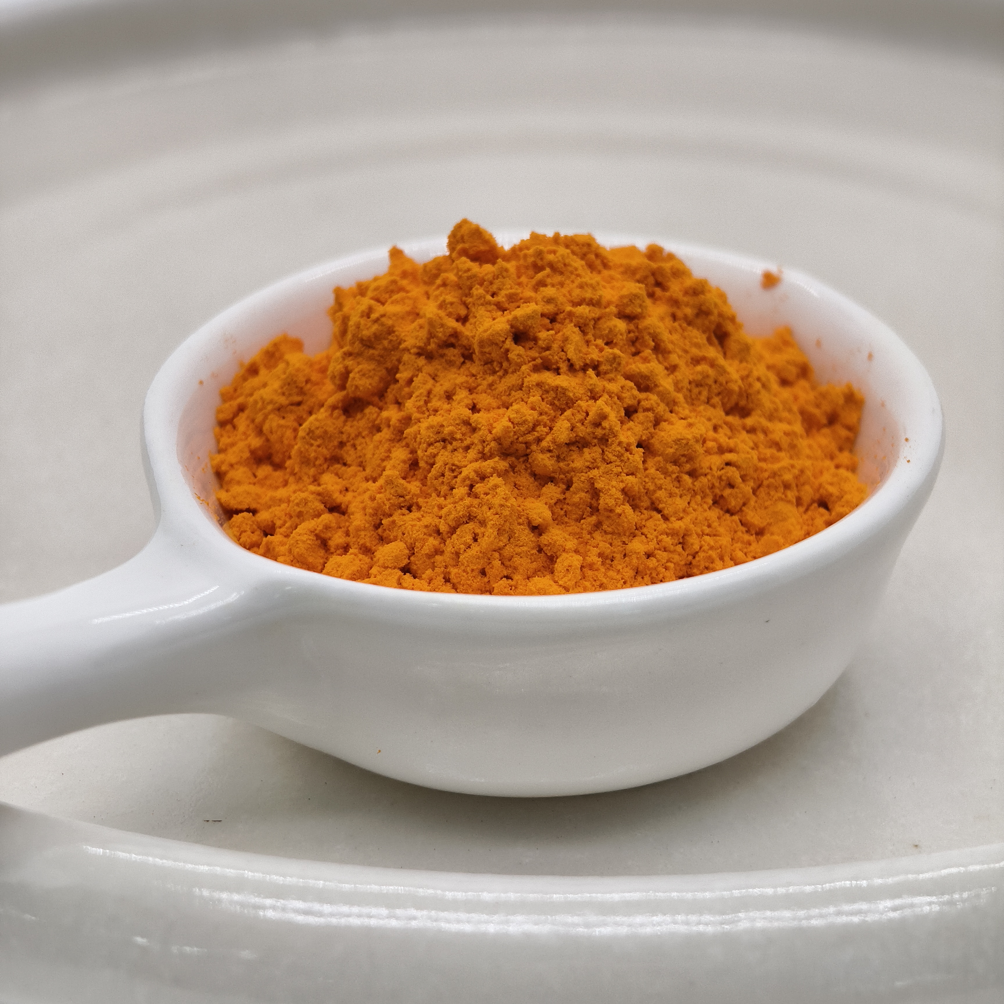 Natural yellow food coloring