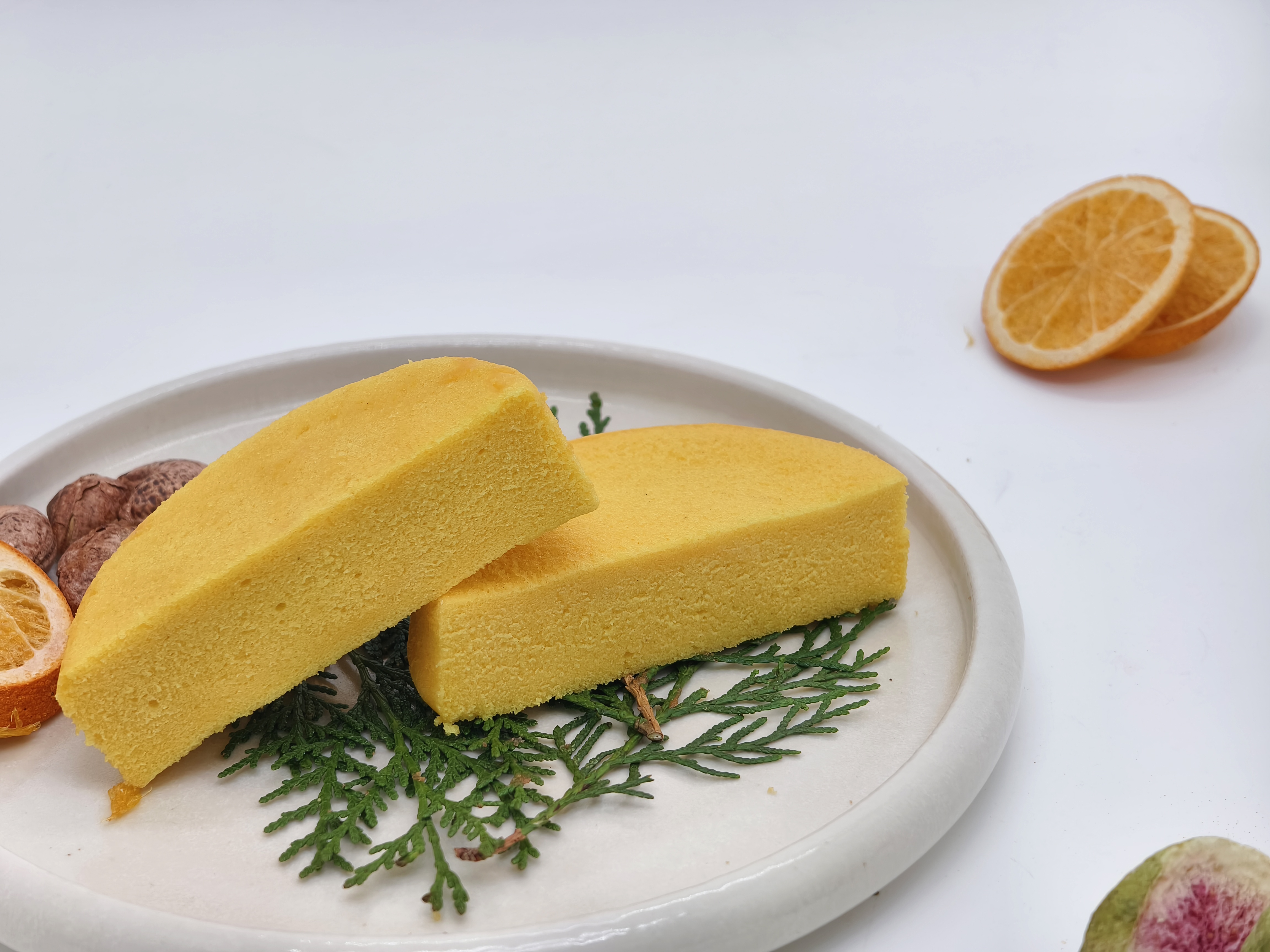 Natural yellow food coloring