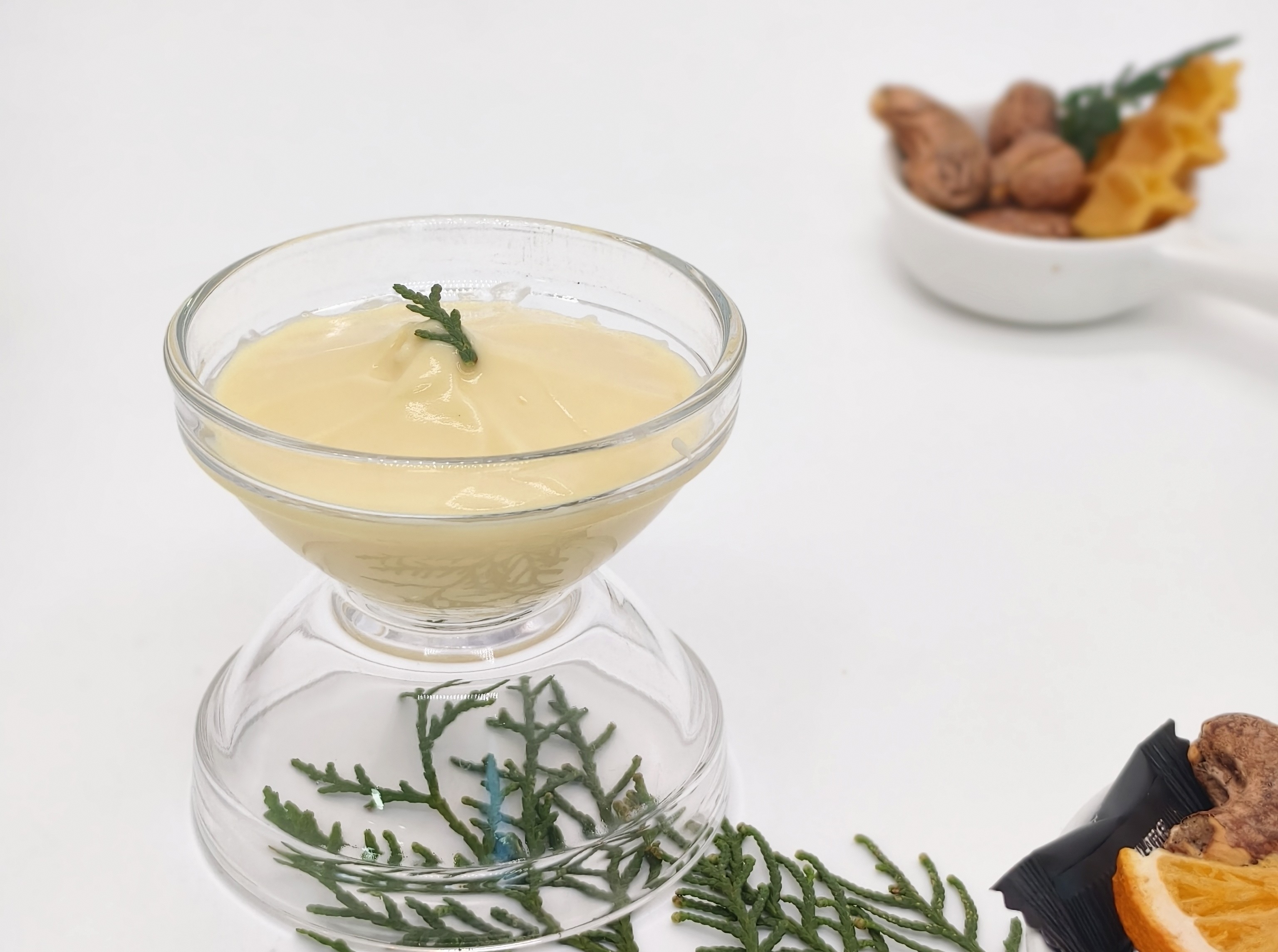Natural yellow food coloring
